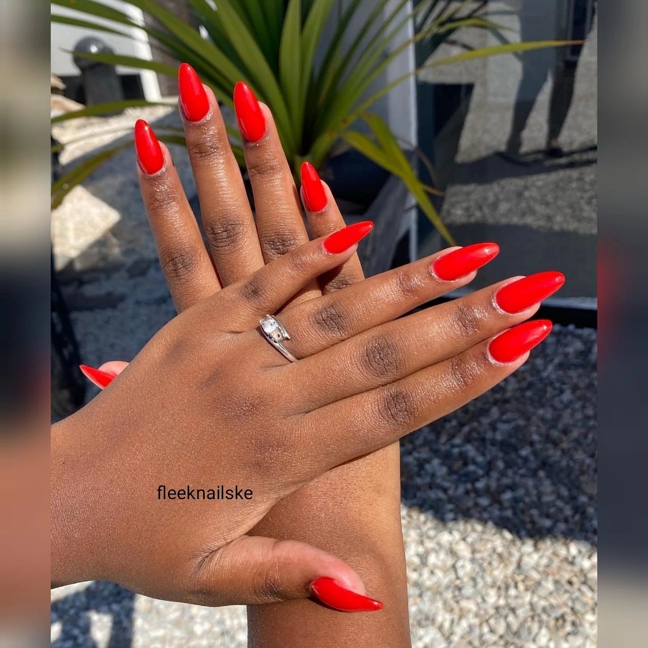 red nails