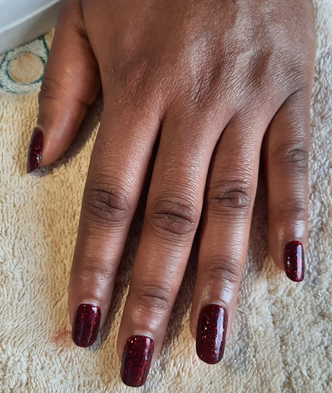 gel-nails-with-glitters